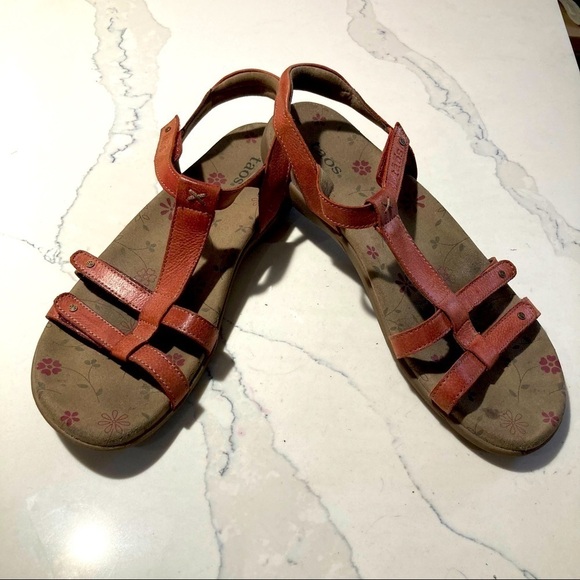 TAOS Sz 11 Trophy 2 Leather Strappy Sandal - Picture 1 of 9